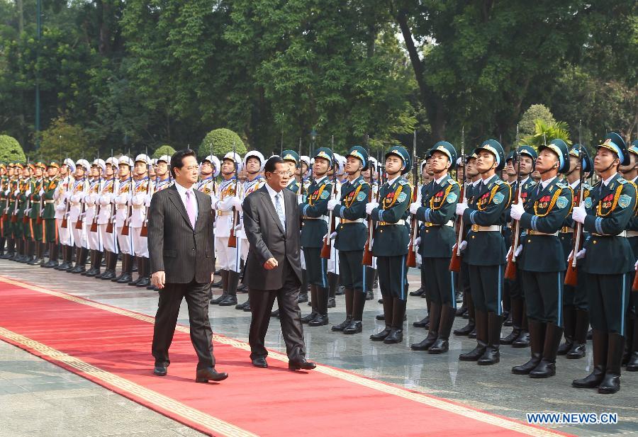 Le Premier ministre cambodgien en visite au Vietnam (2)