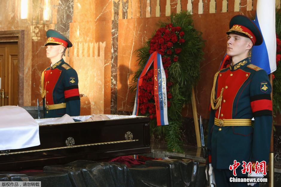 La Russie enterre le concepteur d'armes Mikhaïl Kalachnikov avec les honneurs d'Etat  (5)