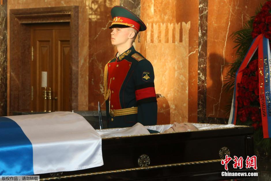 La Russie enterre le concepteur d'armes Mikhaïl Kalachnikov avec les honneurs d'Etat  (3)