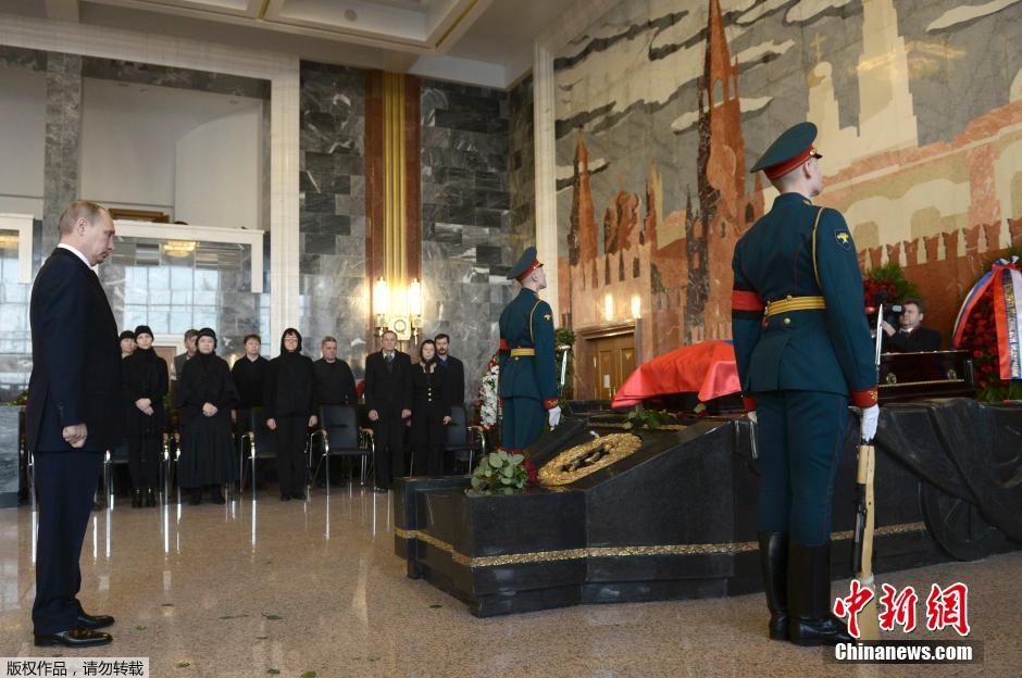 La Russie enterre le concepteur d'armes Mikhaïl Kalachnikov avec les honneurs d'Etat  (2)