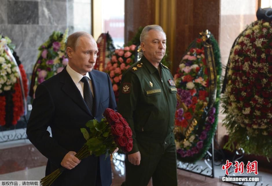 La Russie enterre le concepteur d'armes Mikhaïl Kalachnikov avec les honneurs d'Etat 