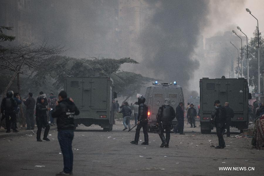 3 tués et 265 arrestations dans des affrontements lors de manifestations pro-Morsi en Egypte  (2)