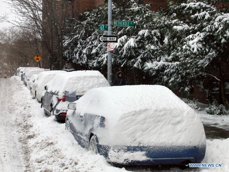 Photos: De fortes chutes de neige frappent New York (2)
