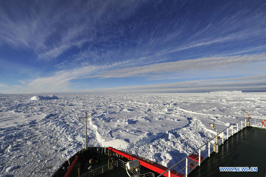 Le brise-glace chinois Xuelong piégé à son tour après avoir secouru le navire russe (2)