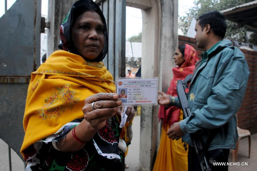Bangladesh: les élections législatives débutent malgré le boycott de l'opposition 