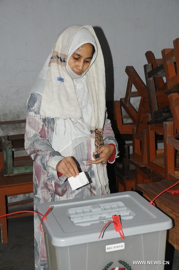 Bangladesh: les élections législatives débutent malgré le boycott de l'opposition  (2)