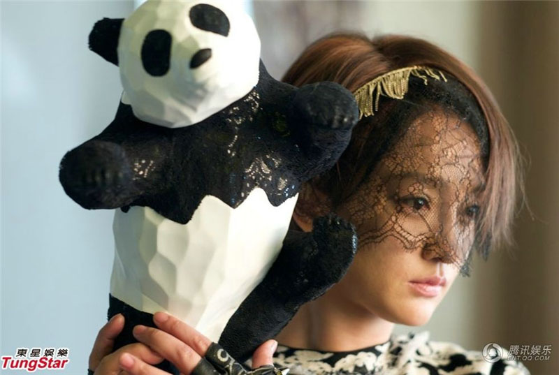 Zhou Xun pose pour sauver les pandas géants  (3)