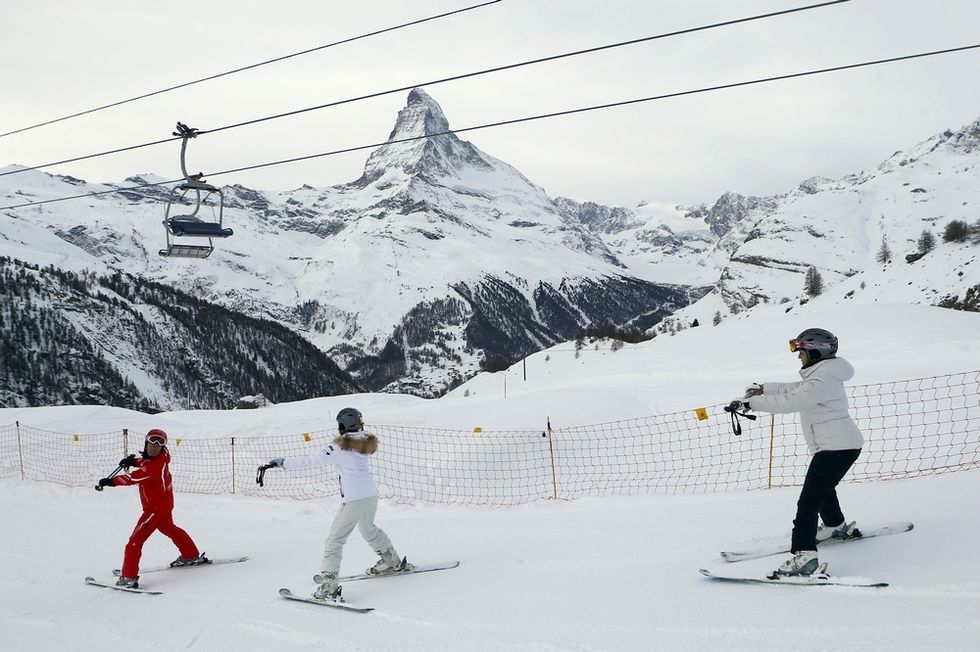 Des entraîneurs de ski parlant chinois au service des riches chinois voyageant en Suisse (3)