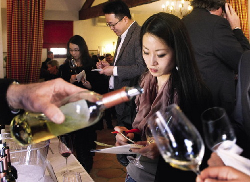 Les vignobles bordelais attirent de plus en plus l'attention des investisseurs chinois.