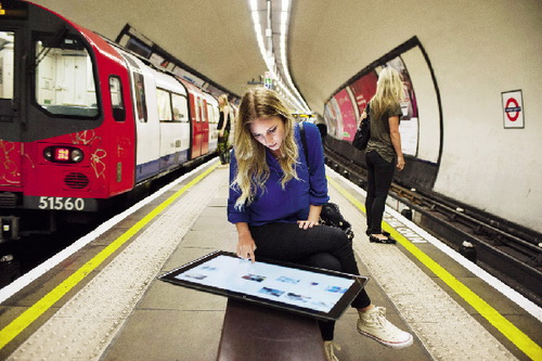 La tablette Lenovo à grand écran a fait son apparition dans le métro de Londres. 