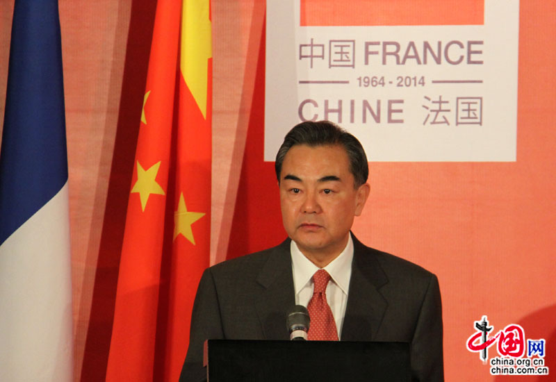 Le 17 janvier 2014, M. Wang Yi, ministre chinois des Affaires étrangères, prononce un discours lors de la conférence de presse sur le cinquantième anniversaire de l'établissement des relations diplomatiques entre la France et la Chine. (Crédit photo: Zhang Pingping, China.org.cn)