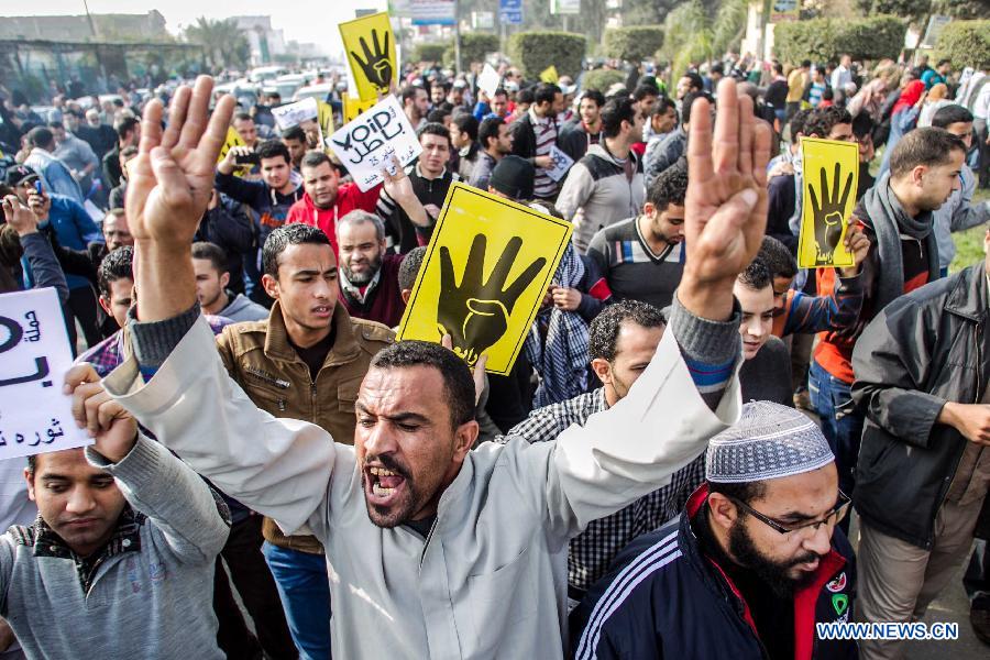 Deux tués dans des affrontements en Egypte entre police et soutiens de Morsi (2)