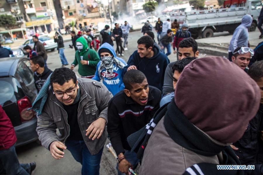 Deux tués dans des affrontements en Egypte entre police et soutiens de Morsi (3)