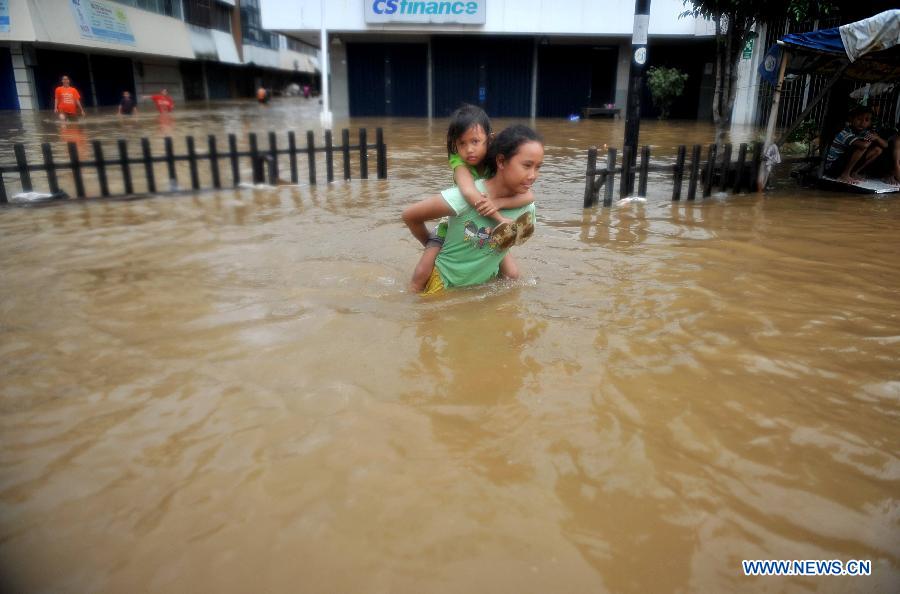 Indonésie : des inondations font 7 morts et 11 000 déplacés à Jakarta  (10)