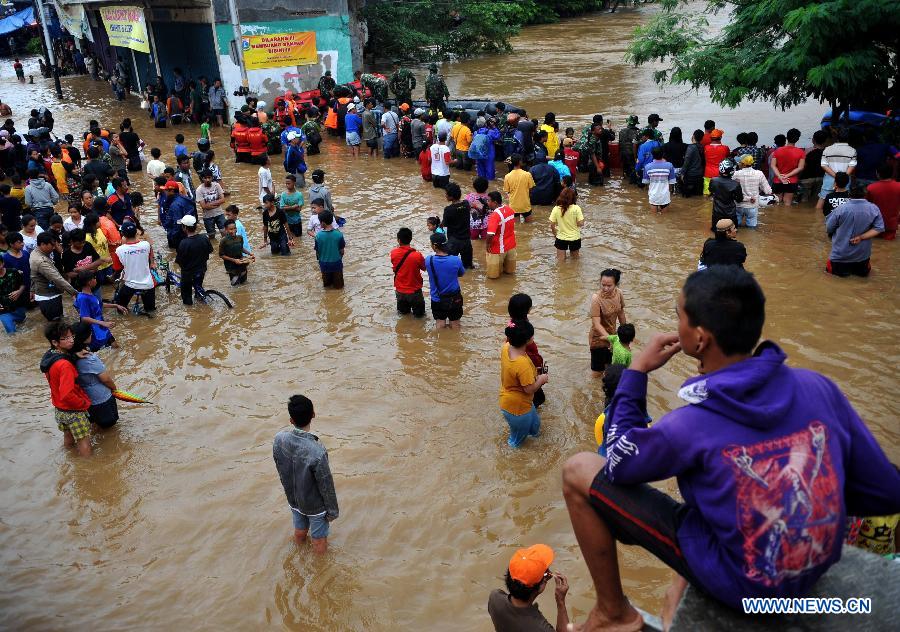 Indonésie : des inondations font 7 morts et 11 000 déplacés à Jakarta  (6)