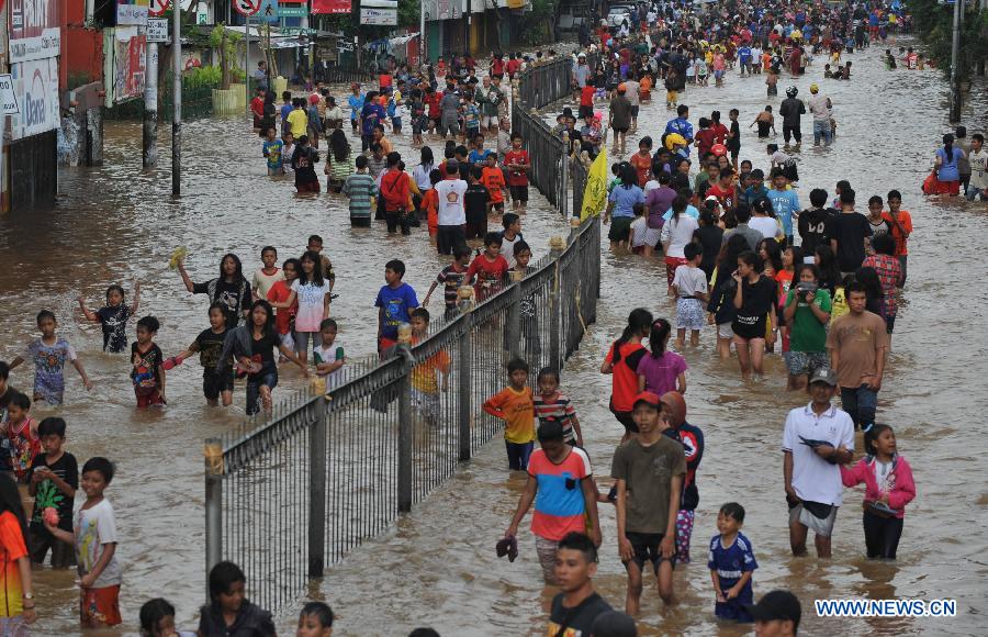 Indonésie : des inondations font 7 morts et 11 000 déplacés à Jakarta  (5)