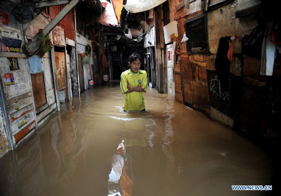 Indonésie : des inondations font 7 morts et 11 000 déplacés à Jakarta  (2)