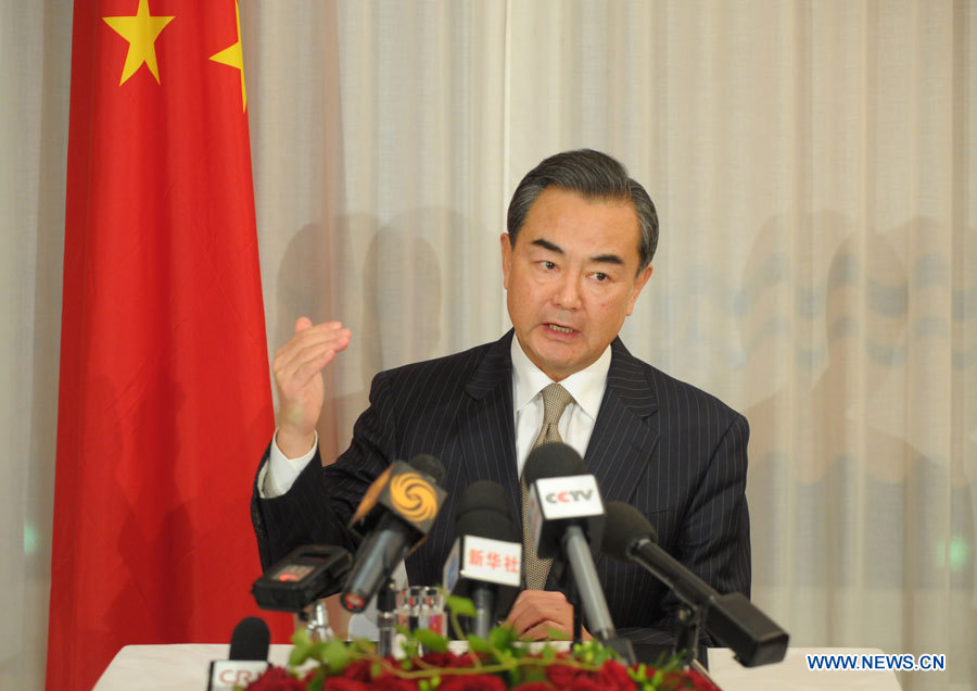 Le ministre chinois des Affaires étrangères appelle à un cadre de travail de base pour les négociations de paix en Syrie