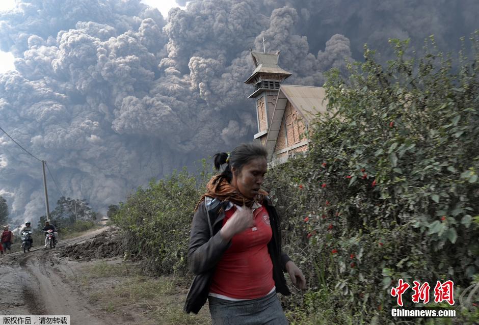 Eruption d'un volcan en Indonésie, huit morts et trois blessés