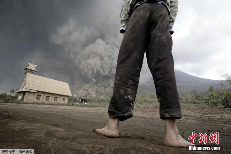 Eruption d'un volcan en Indonésie, huit morts et trois blessés (2)