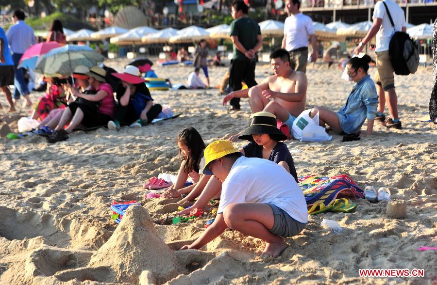 De nombreux touristes voyagent au Hainan pour célébrer la fête du Printemps (3)