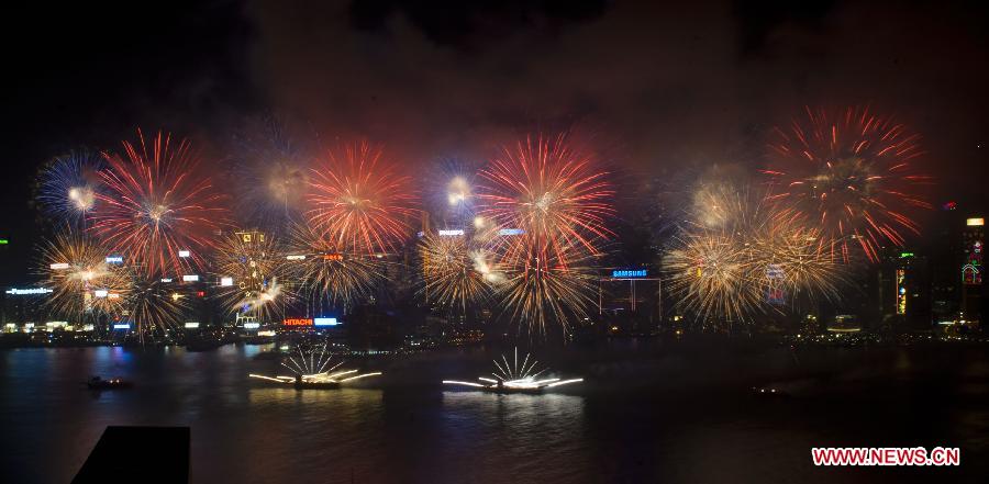 Des feux d'artifice à Hong Kong pour célébrer la Fête du Printemps (2)