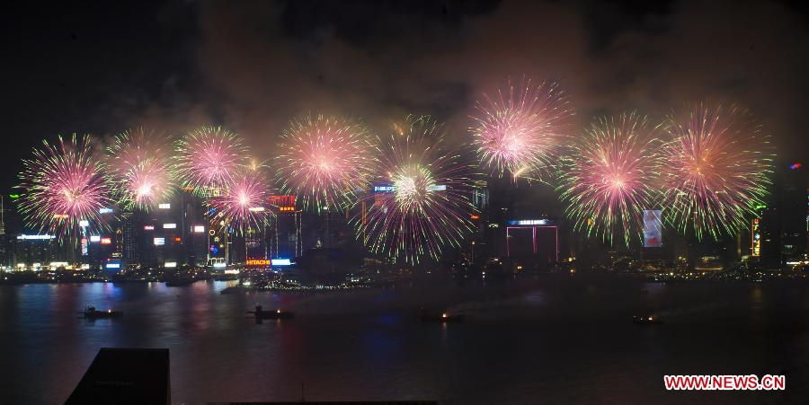 Des feux d'artifice à Hong Kong pour célébrer la Fête du Printemps (4)