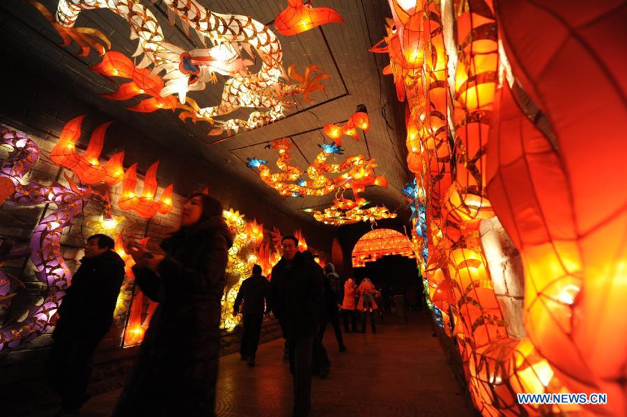 Chine: exposition de lanternes pour célébrer la Fête du Printemps à Shenyang