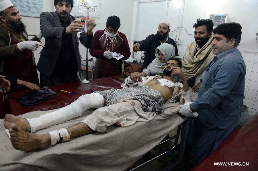 Cinq morts dans un attentat visant un cinéma dans la ville pakistanaise de Peshawar (5)