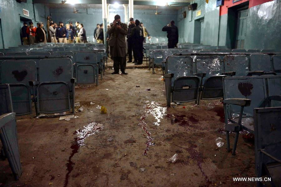 Cinq morts dans un attentat visant un cinéma dans la ville pakistanaise de Peshawar