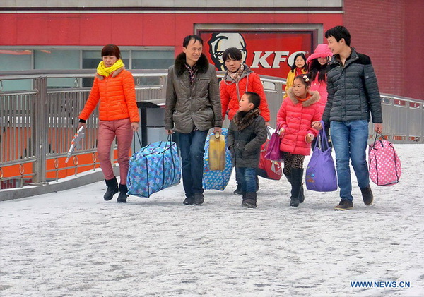 La neige perturbe la circulation routière alors que les vacanciers prennent le chemin du retour (3)
