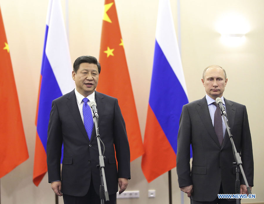 Les présidents chinois et russe saluent les marins en mission d'escorte pour le transport d'armes chimiques syriennes