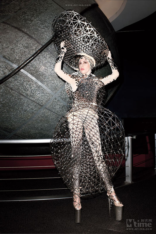 Lady Gaga pose nue pour Harper's Bazaar (5)