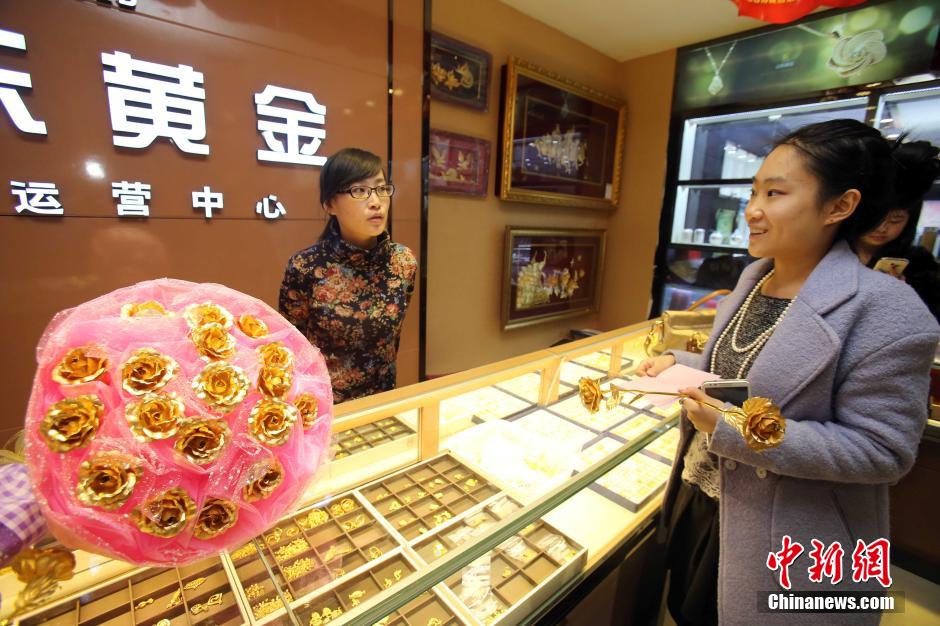 St-Valentin : les Chinois se ruent vers les roses d'or (3)