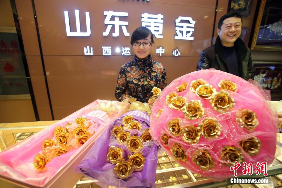 St-Valentin : les Chinois se ruent vers les roses d'or