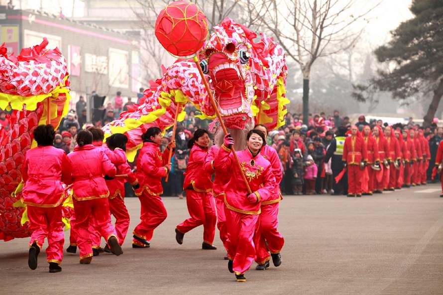 Beijing : un spectacle de danse Yangko pour la fête des Lanternes (7)