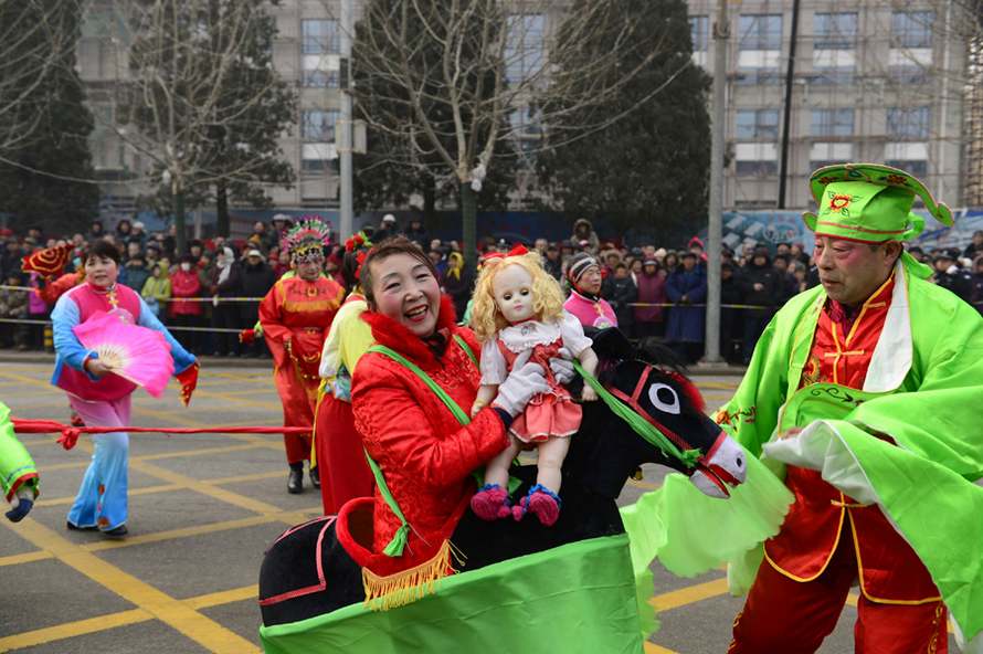 Beijing : un spectacle de danse Yangko pour la fête des Lanternes (6)