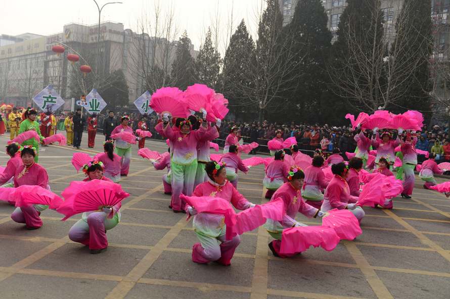 Beijing : un spectacle de danse Yangko pour la fête des Lanternes (3)