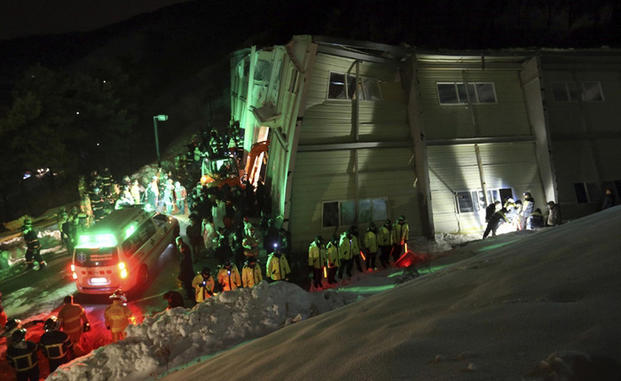 Un hôtel s'effondre en Corée du Sud, une soixantaine d'étudiants ensevelis (3)