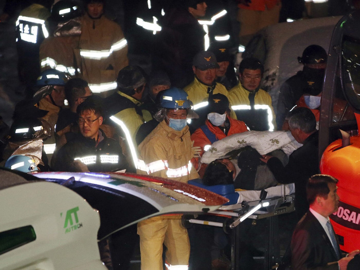 Un hôtel s'effondre en Corée du Sud, une soixantaine d'étudiants ensevelis