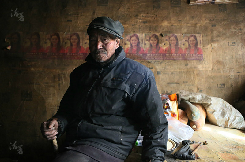 A 89 ans, Dong Chun, continue de travailler dans sa ferme.