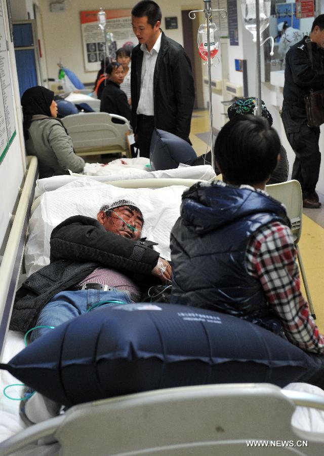 Au moins 29 morts et 130 blessées dans l'attaque de la gare de Kunming (13)