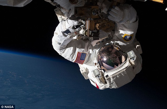 La NASA reproduit le film Gravity (25)