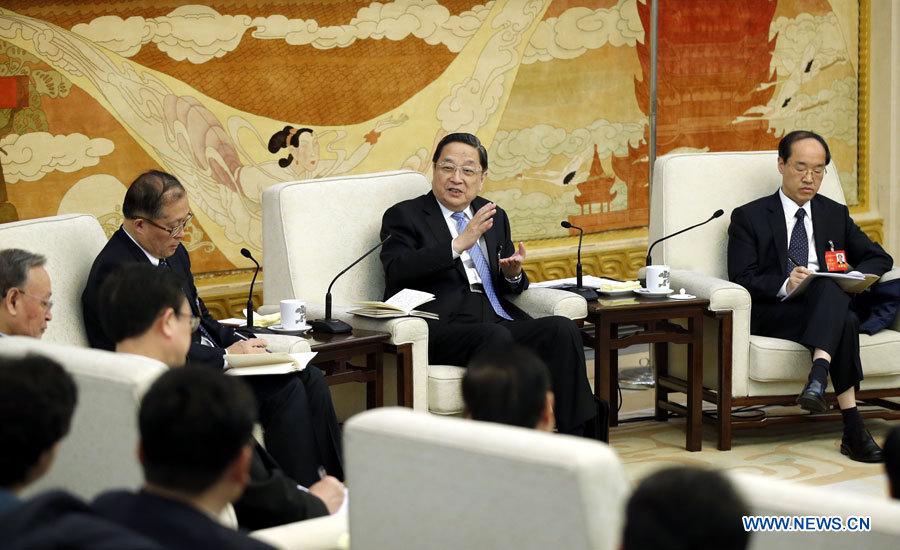 Des dirigeants chinois se joignent aux législateurs dans des délibérations sur le rapport d'activité du gouvernement (2)