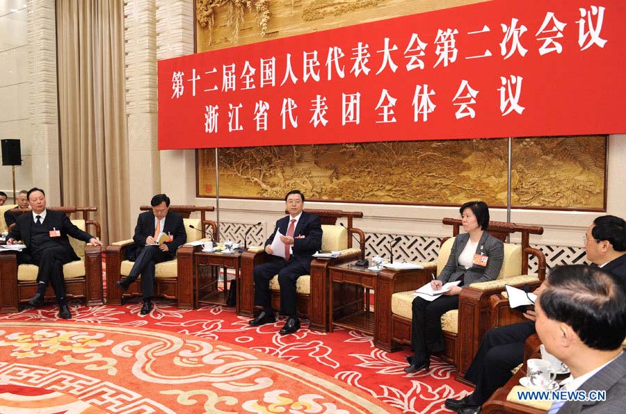 Des dirigeants chinois se joignent aux législateurs dans des délibérations sur le rapport d'activité du gouvernement