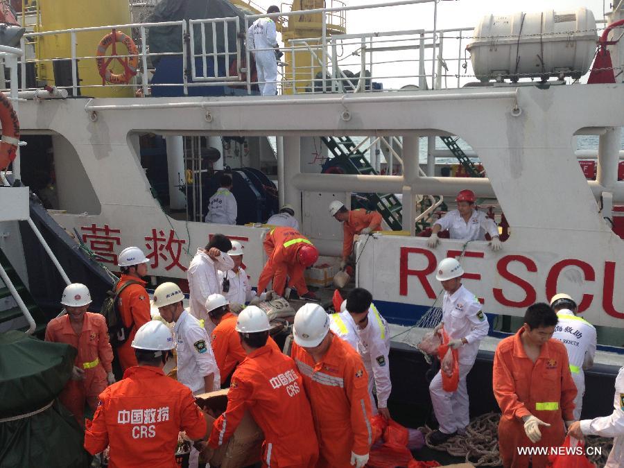 Des sauveteurs chinois en route pour les opérations de secours (4)