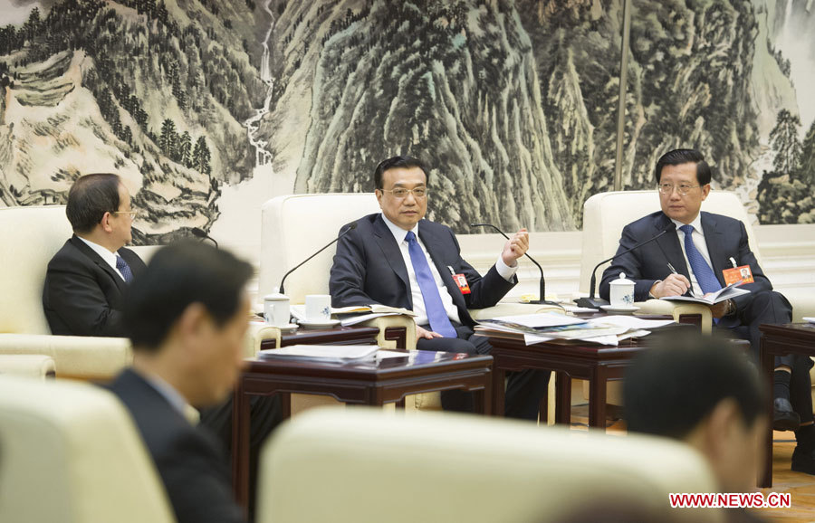 Li Keqiang participe aux discussions des députés à l'APN