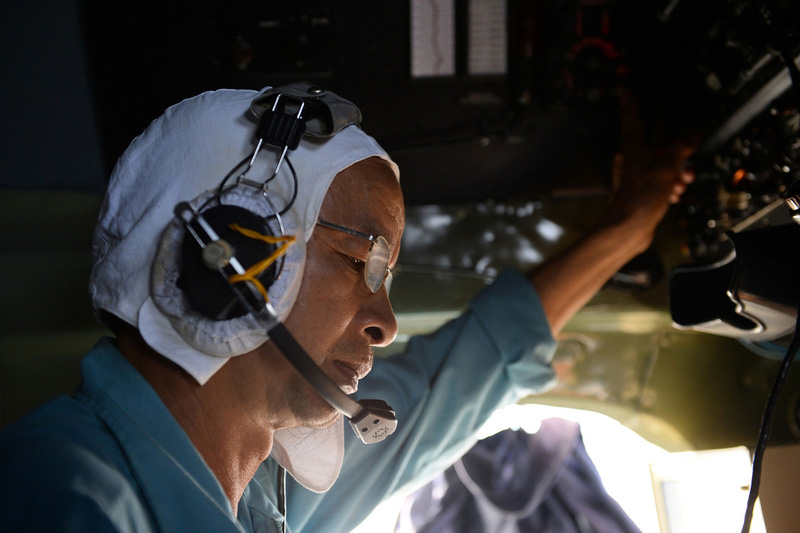 Un pilote de l'armée de l'air vietnamienne aux commandes d'un engin de transport le dimanche 9 Mars 2014.