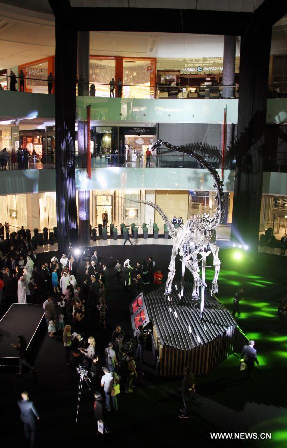 Le squelette d'un dinosaure de 155 millions d'années exposé dans le centre commercial de Dubaï (3)