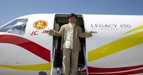 L'avion privé de Jackie Chan dévoilé au public  (2)